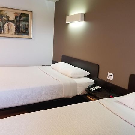 Joys Inn Innisfail, Ab Zewnętrze zdjęcie