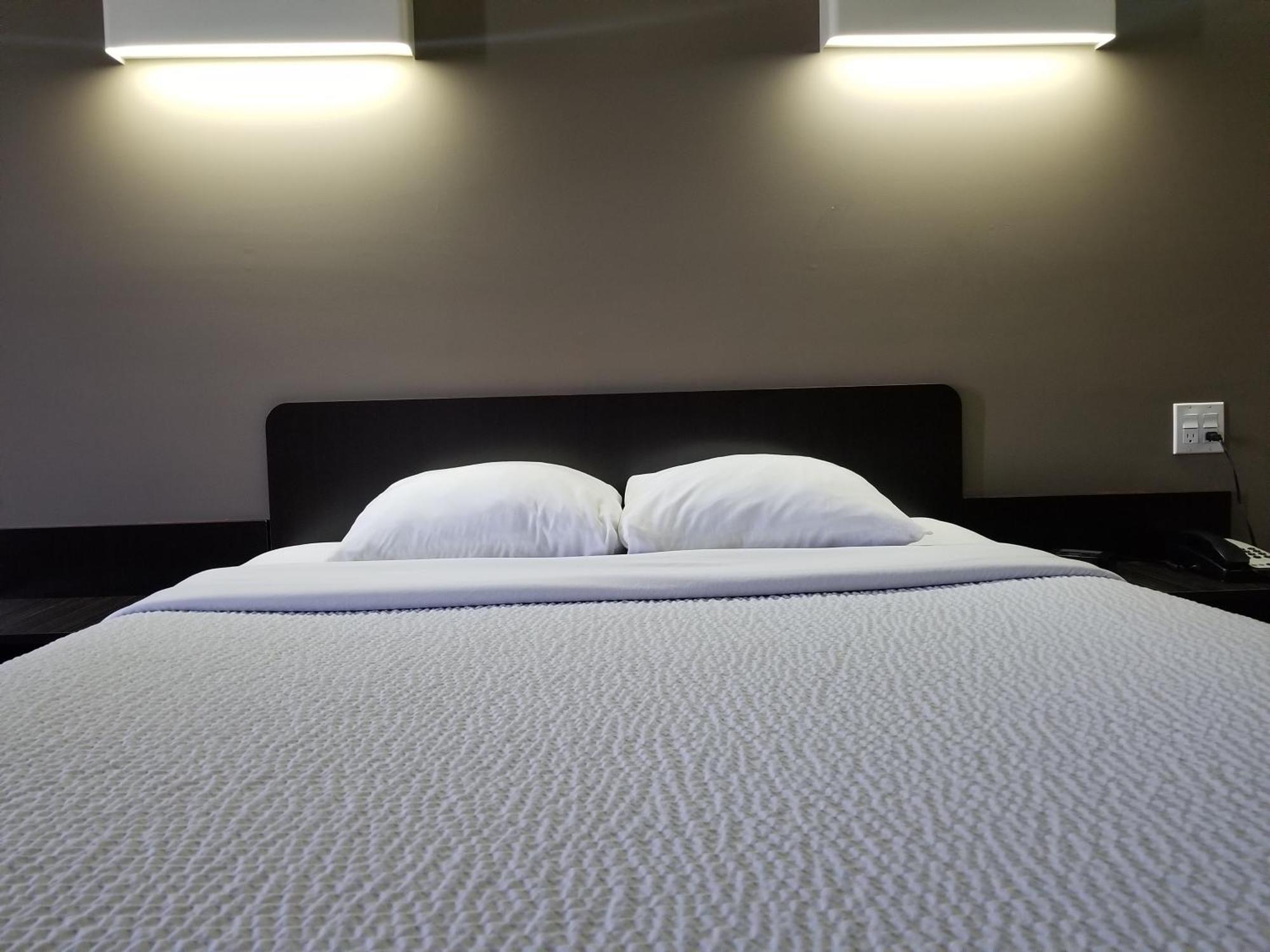 Joys Inn Innisfail, Ab Zewnętrze zdjęcie
