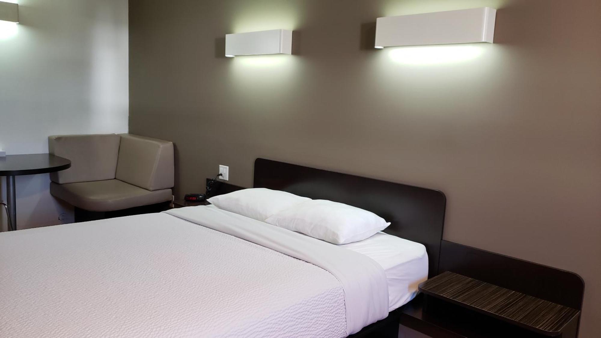 Joys Inn Innisfail, Ab Zewnętrze zdjęcie
