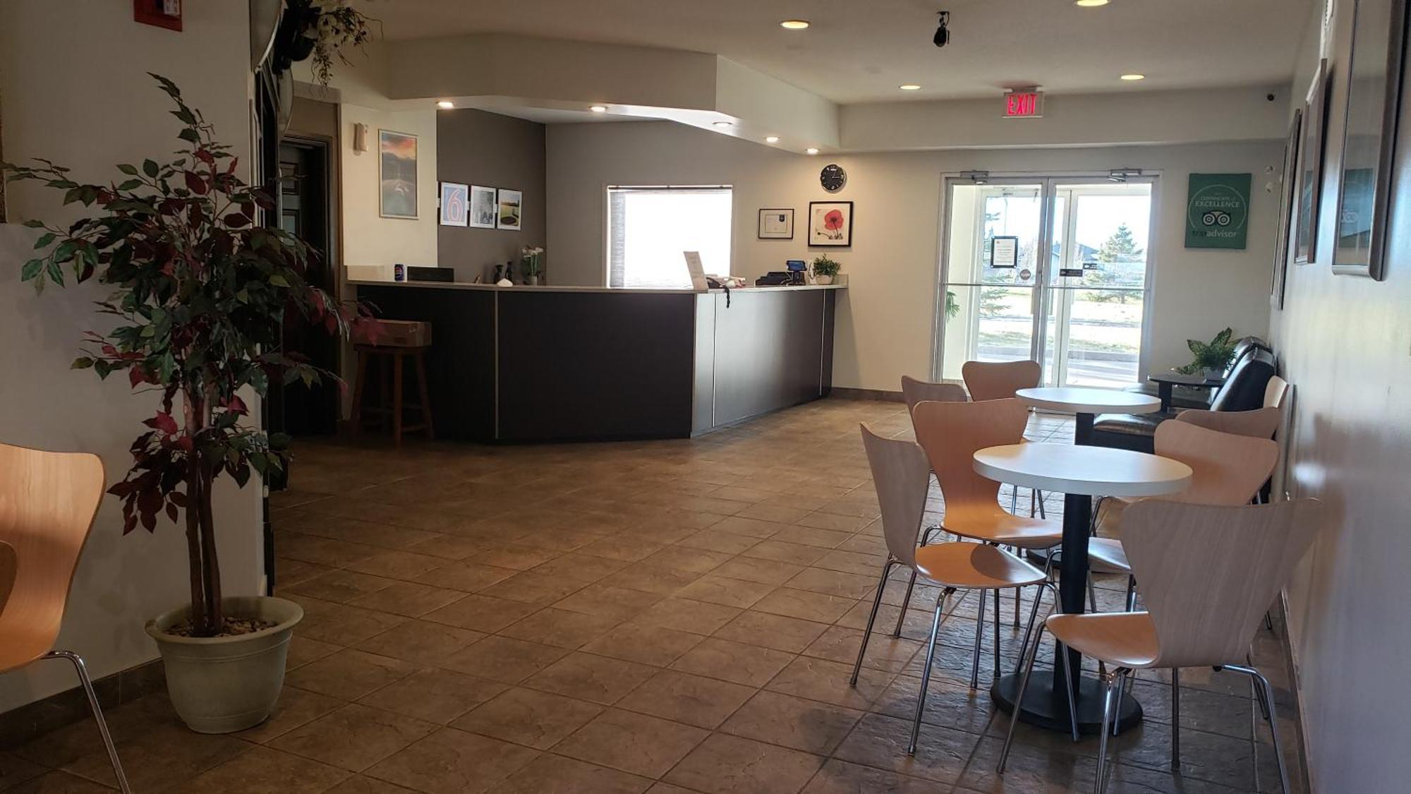 Joys Inn Innisfail, Ab Zewnętrze zdjęcie