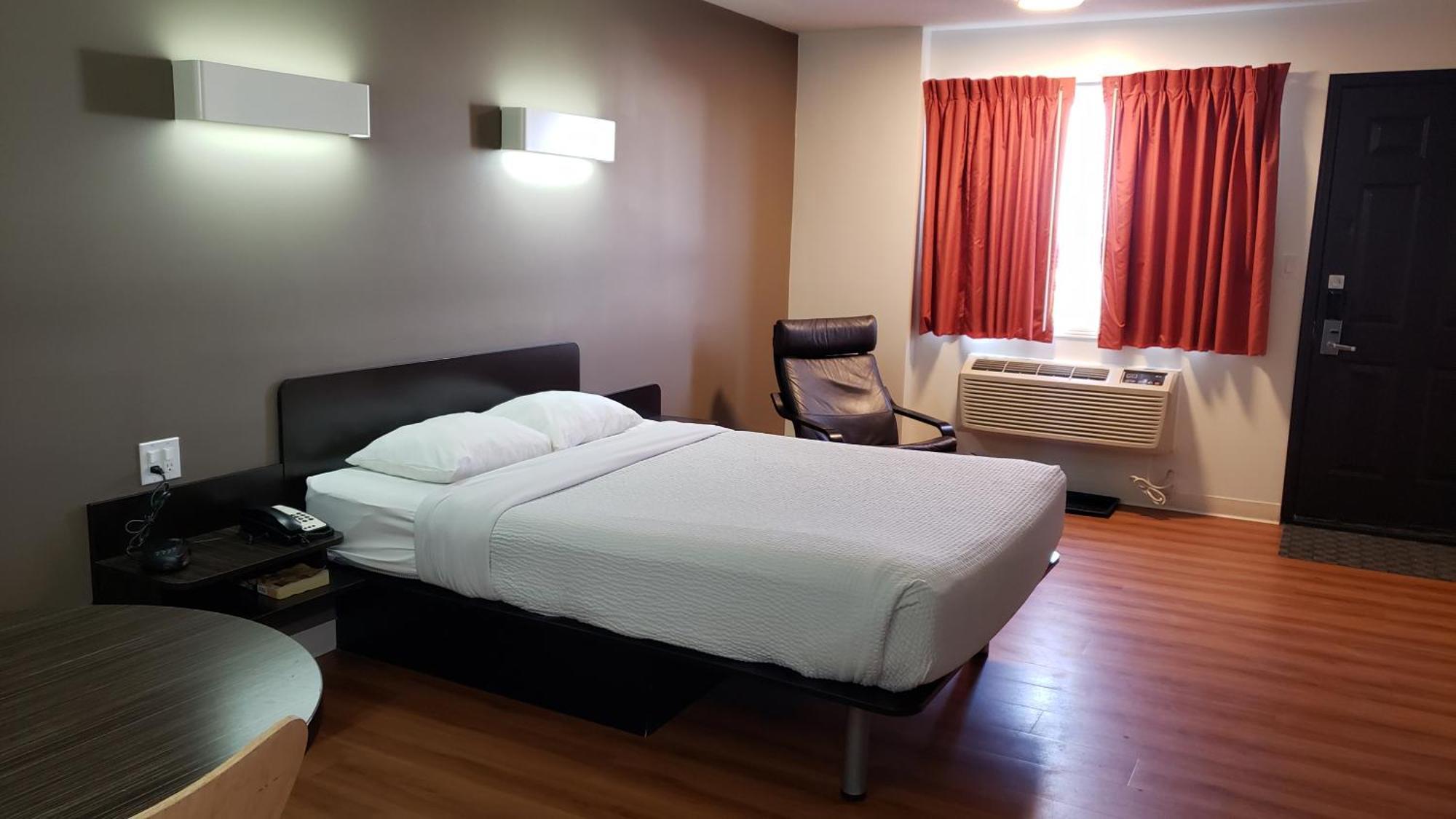 Joys Inn Innisfail, Ab Zewnętrze zdjęcie